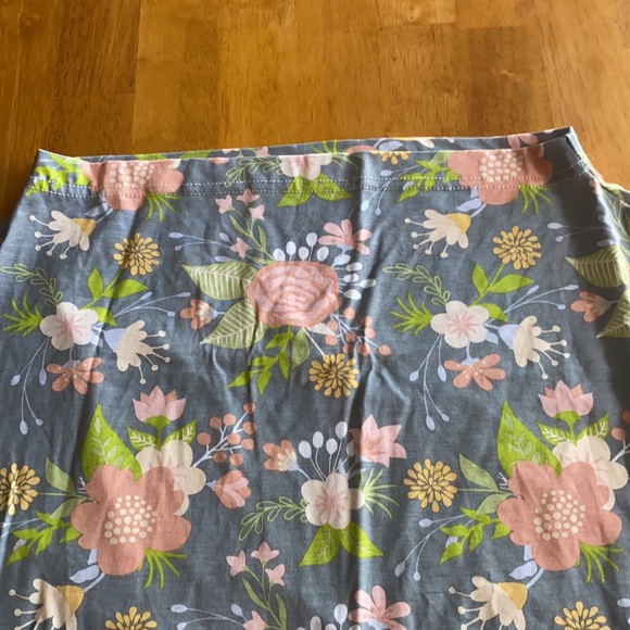 J.L. Childress Travel Happy 4-in-1 multi use cover - Picture 4 of 7